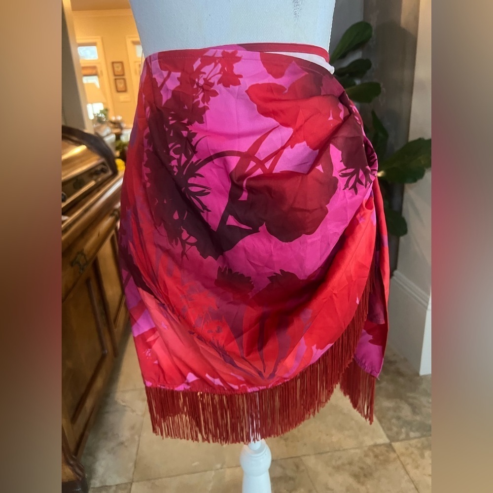 PrettyLittleThing ladies, pink fringe skirt side tie with fringe , NWT size 6 - Picture 5 of 11